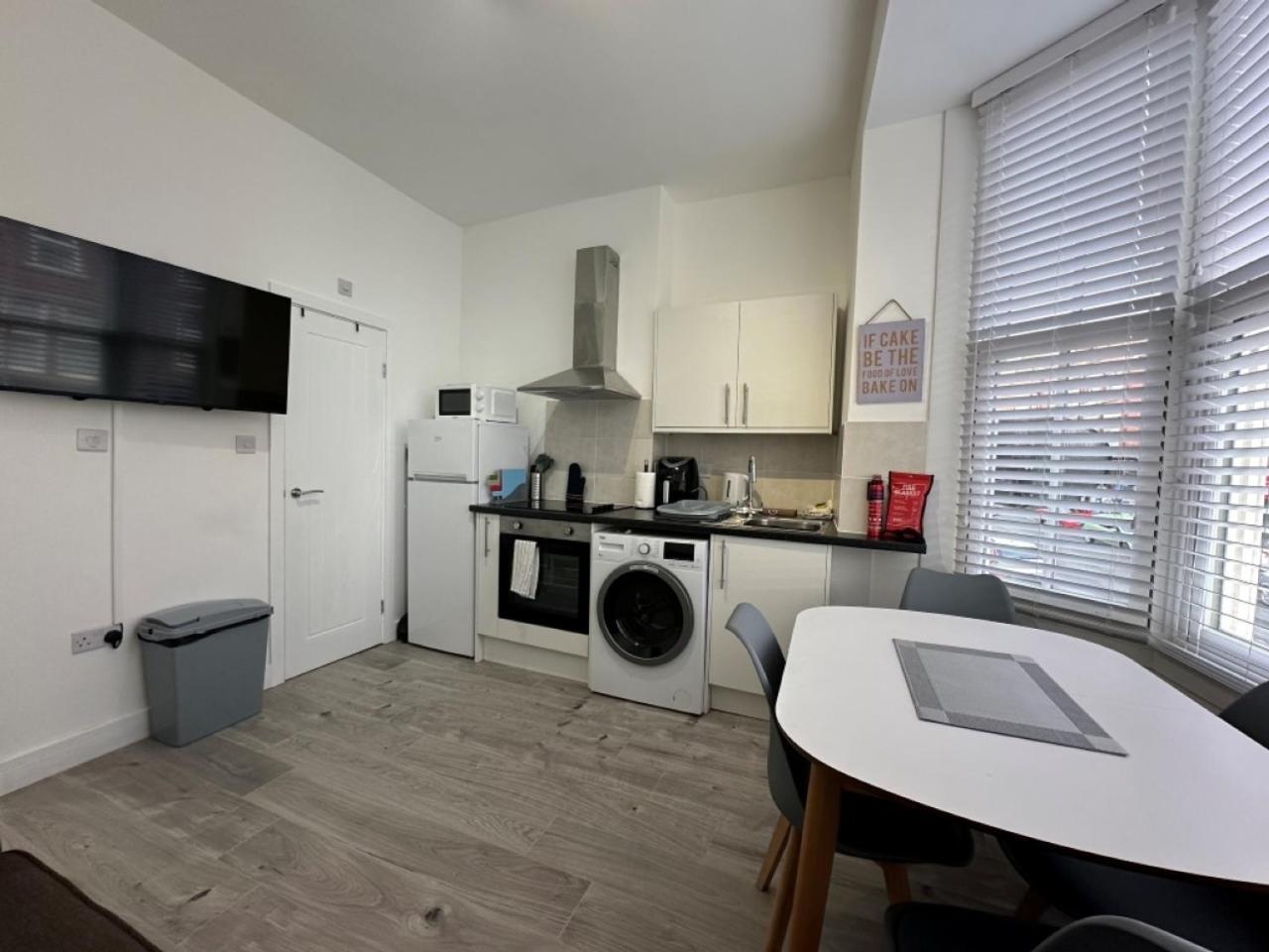 Studio Flat 2A Central Colwyn Bay Exterior photo